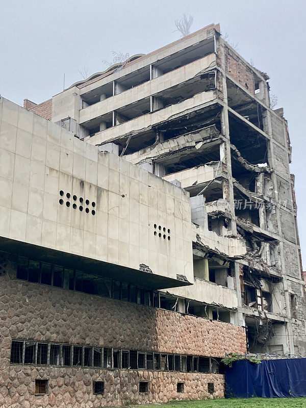 塞尔维亚-贝尔格莱德- 1999年科索沃战争期间，塞尔维亚贝尔格莱德的国防部大楼遭到北约飞机的轰炸。
